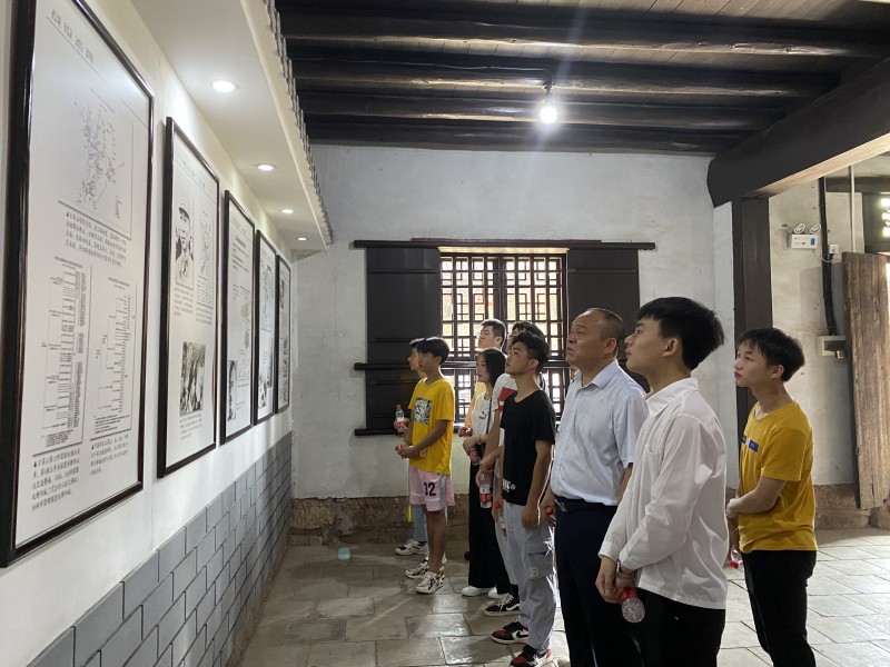 我系組織團學(xué)干部赴陸家新屋參觀學(xué)習(xí)