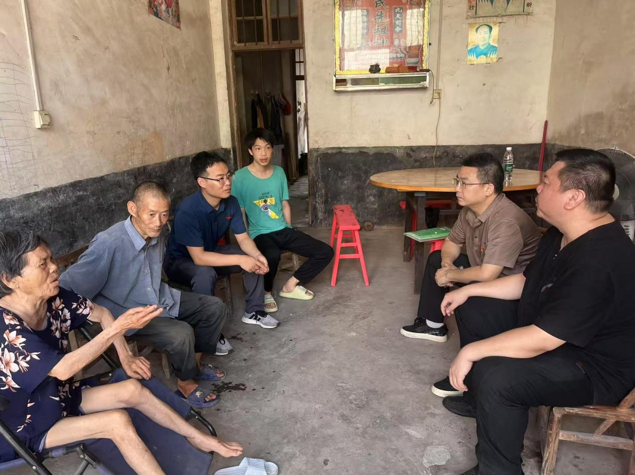 家校攜手護歸途 溫情家訪續(xù)新章