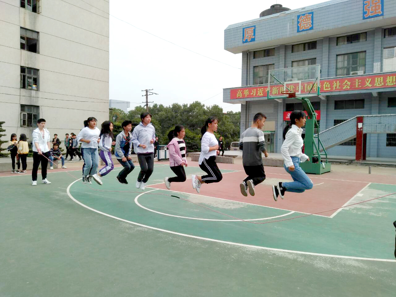 信息系舉辦班級團(tuán)體跳繩比賽
