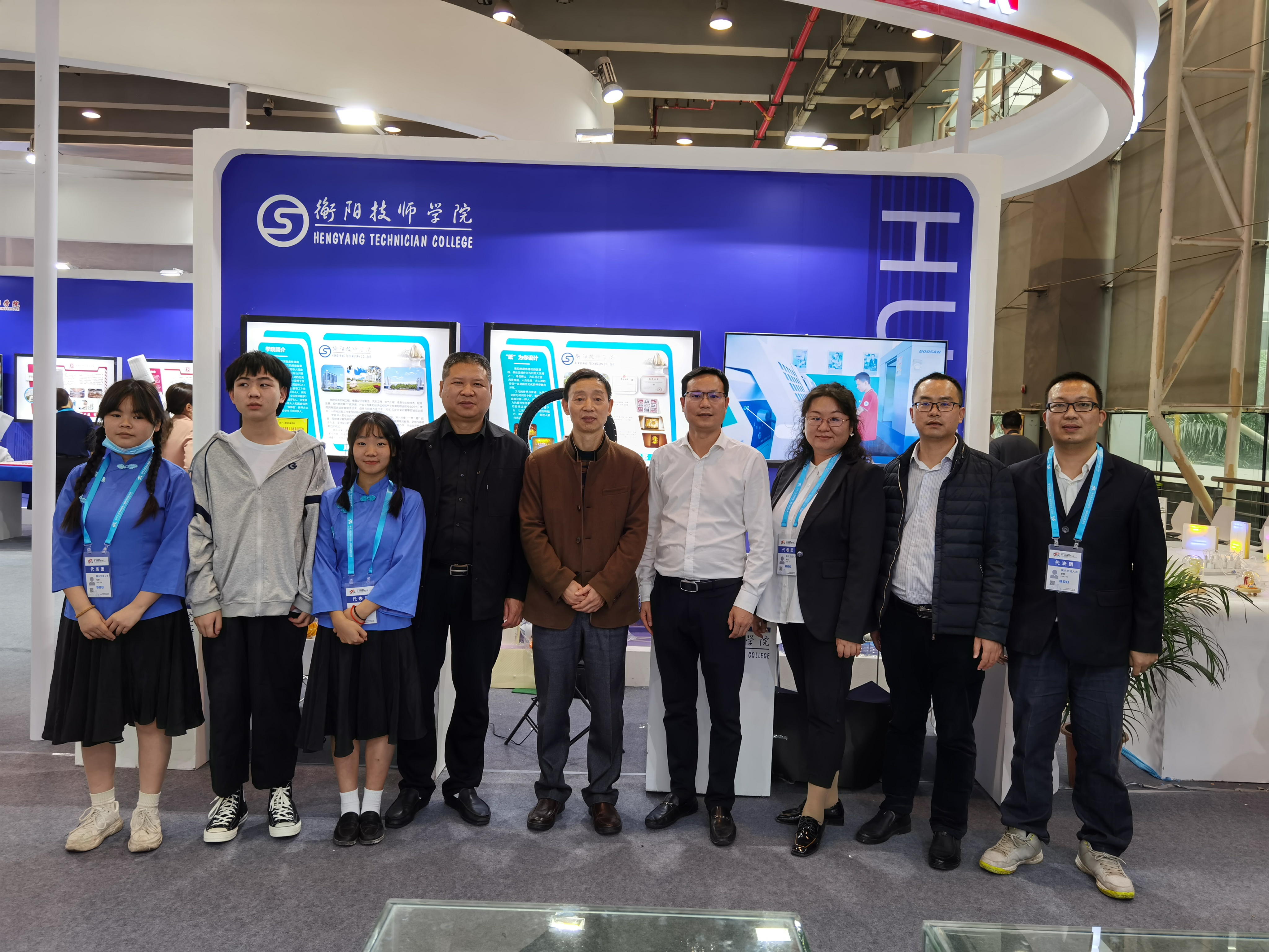 “紙雕燈”吸引眾人眼球！衡陽(yáng)技師學(xué)院參加首屆全國(guó)技能展示交流活動(dòng)