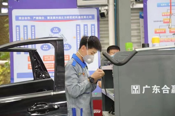 喜訊！衡陽技師學(xué)院在2022年全國職業(yè)院校技能大賽中職組車身修理賽項競賽中奪得二等獎