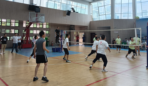 農工黨衡陽技師學院支部組織黨員參加衡南縣統(tǒng)戰(zhàn)系統(tǒng)氣排球賽