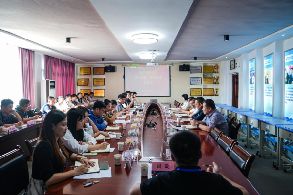 學院召開青年干部·青年教師座談會