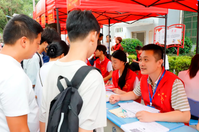 迎新季 | 點亮匠心，助力夢想！2025級班主任已就位！