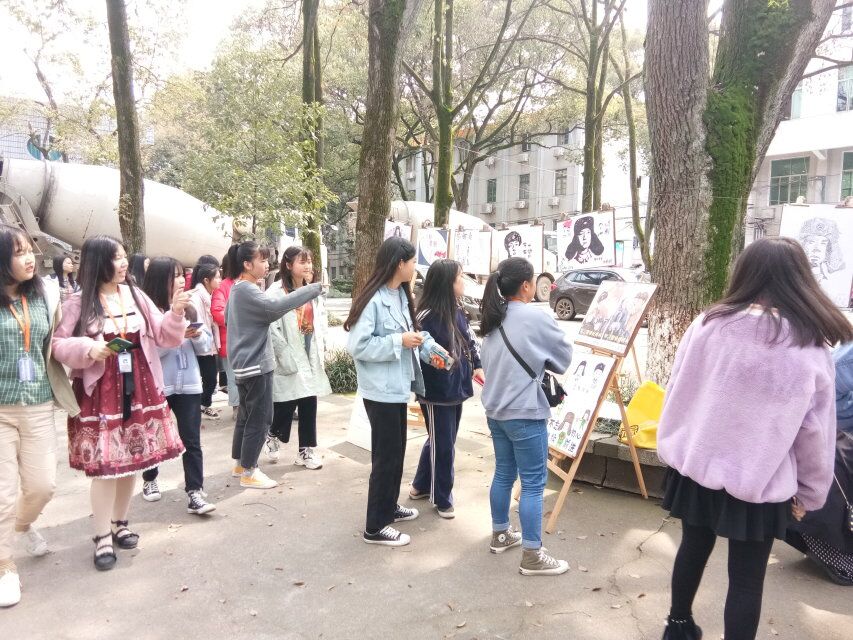 模具設(shè)計(jì)與制造系雷鋒月宣傳畫展成功舉辦