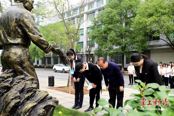 袁隆平院士逝世一周年將至，衡陽技師學院學子這樣紀念他……